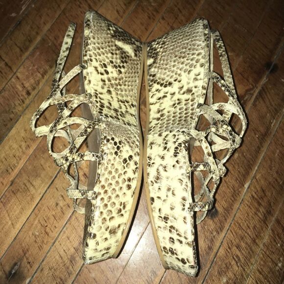 Stuart Weitzman luxe snakeskin print platform sandals - Picture 2 of 5